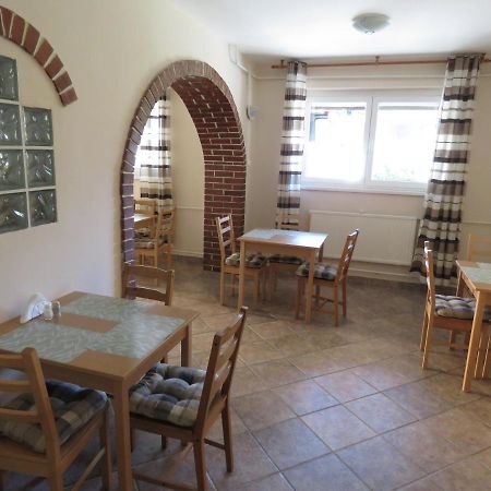 Thermal Apartmanhaz Komárom Zewnętrze zdjęcie