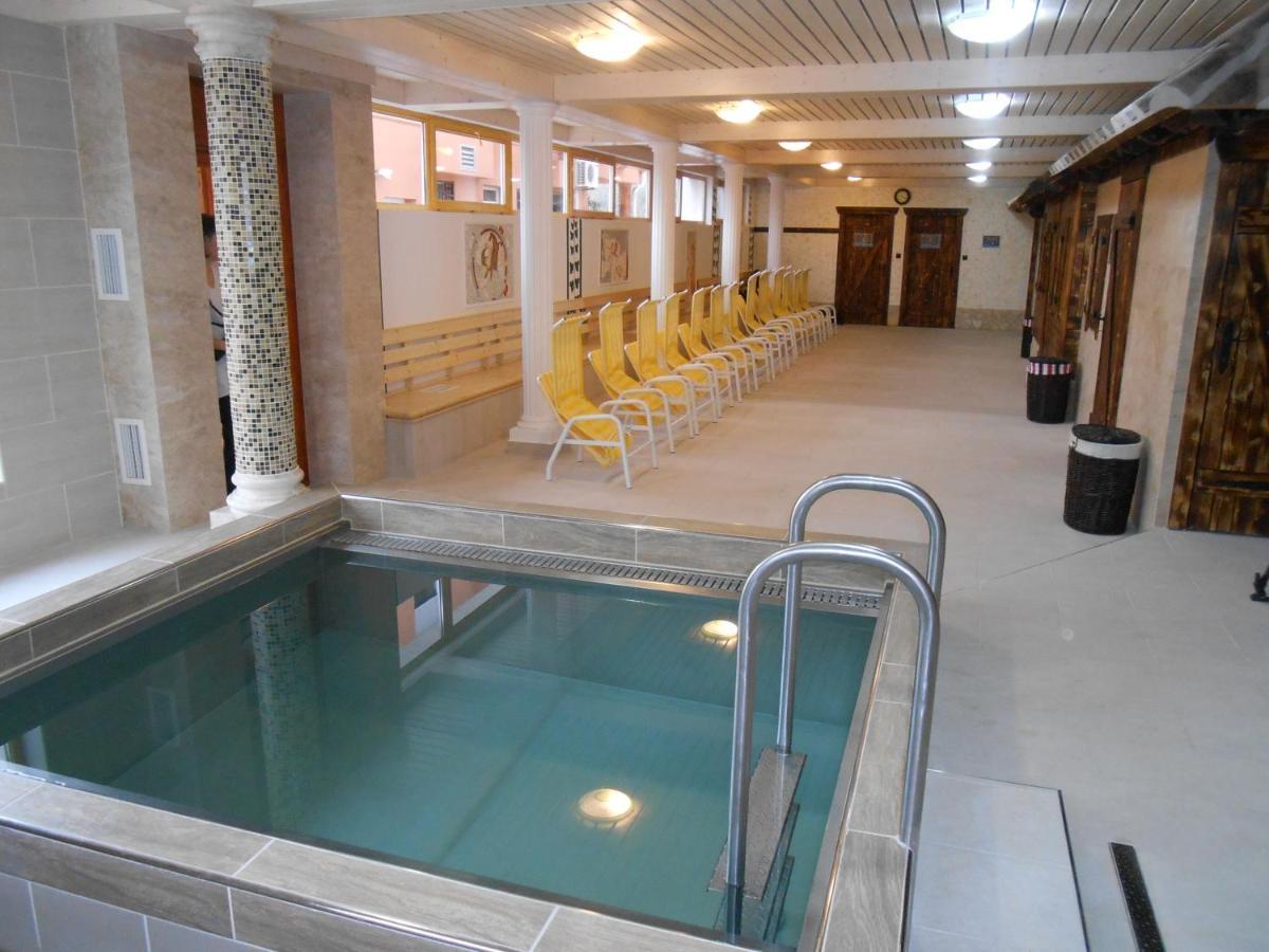 Thermal Apartmanhaz Komárom Zewnętrze zdjęcie