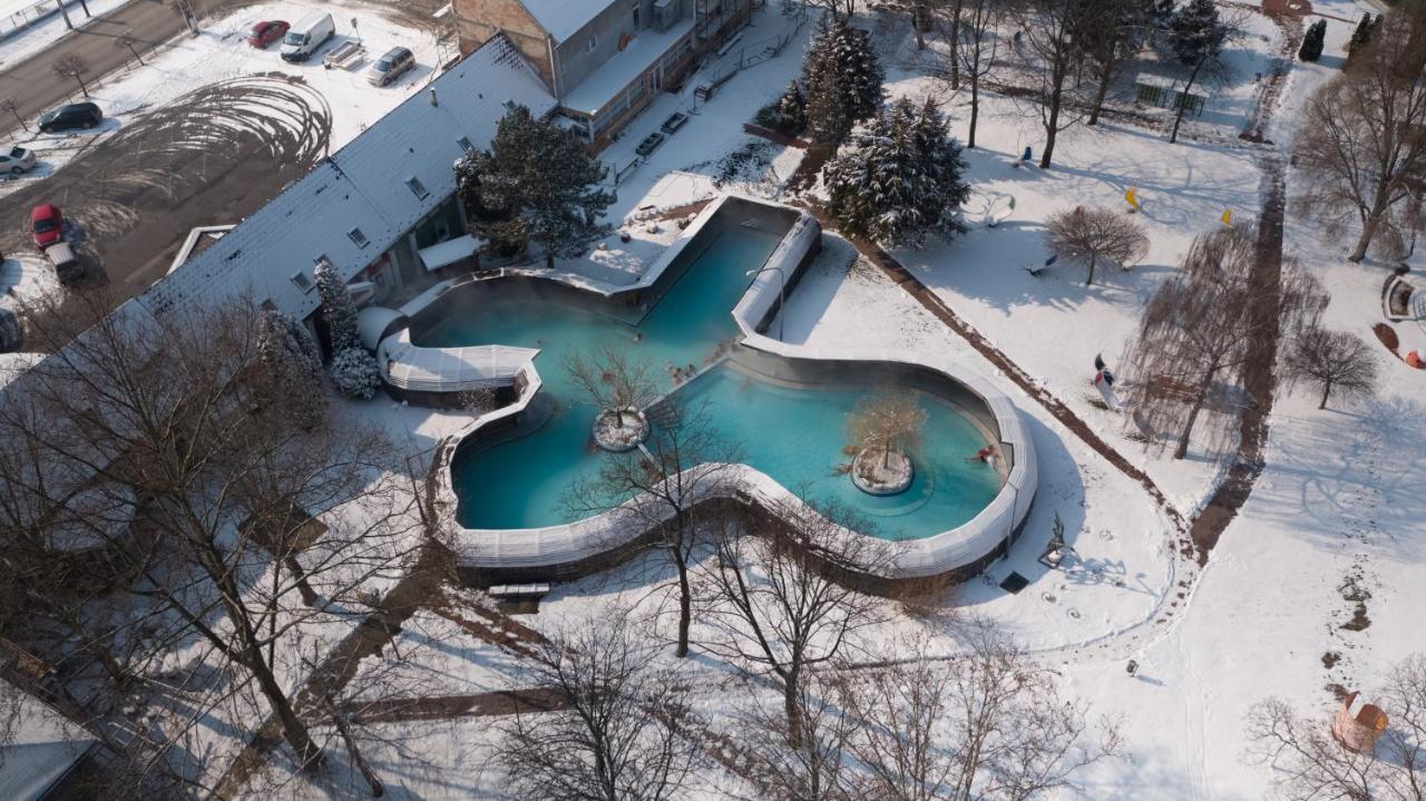 Thermal Apartmanhaz Komárom Zewnętrze zdjęcie