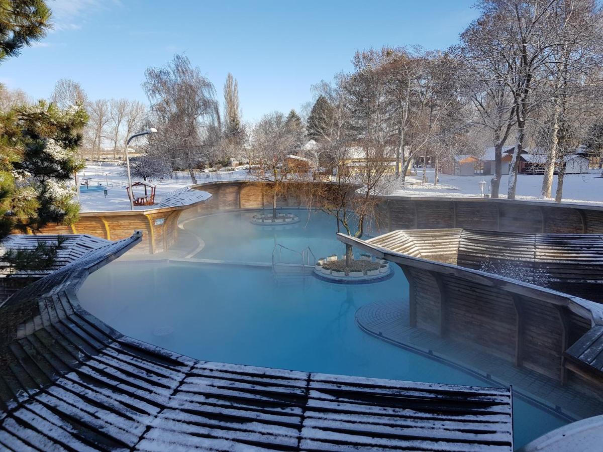 Thermal Apartmanhaz Komárom Zewnętrze zdjęcie
