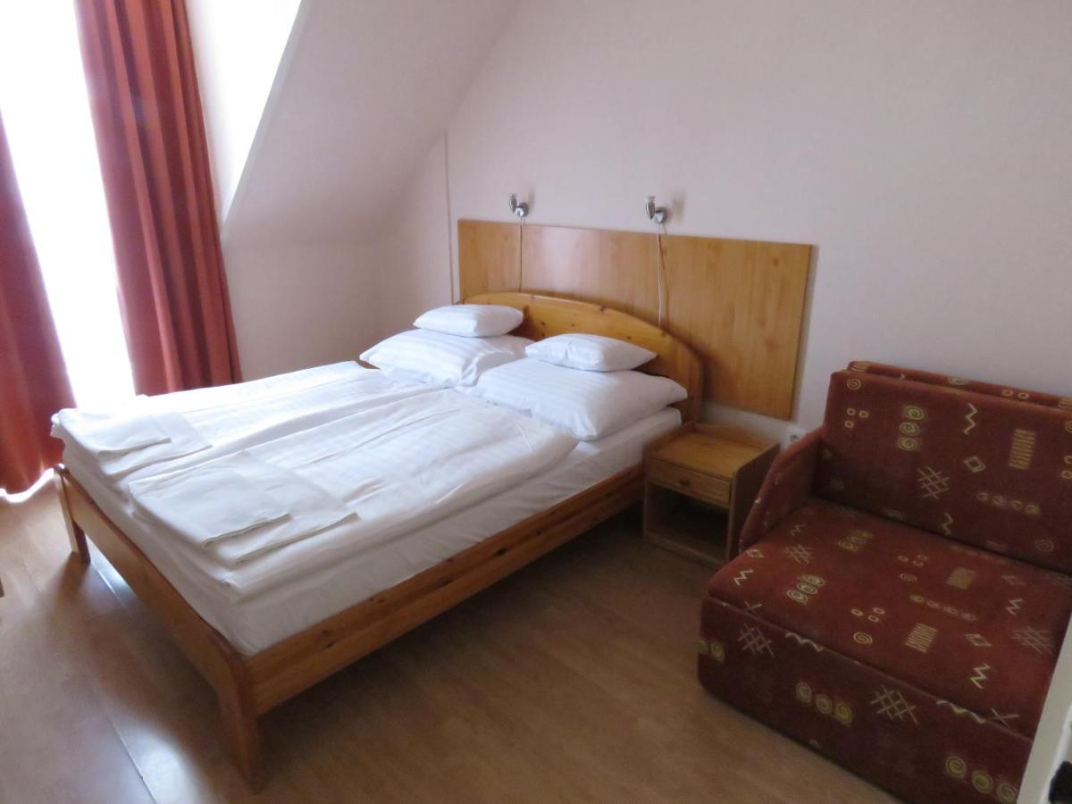 Thermal Apartmanhaz Komárom Zewnętrze zdjęcie