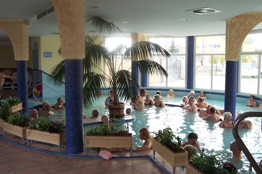 Thermal Apartmanhaz Komárom Zewnętrze zdjęcie