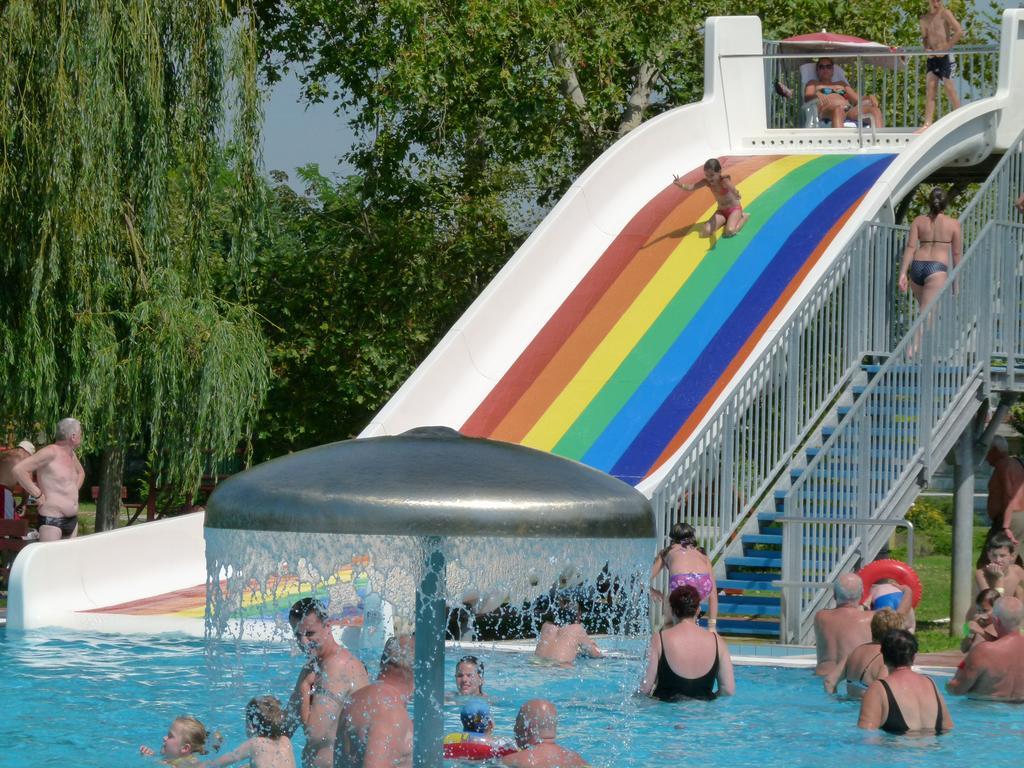 Thermal Apartmanhaz Komárom Zewnętrze zdjęcie