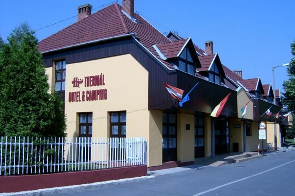 Thermal Apartmanhaz Komárom Zewnętrze zdjęcie