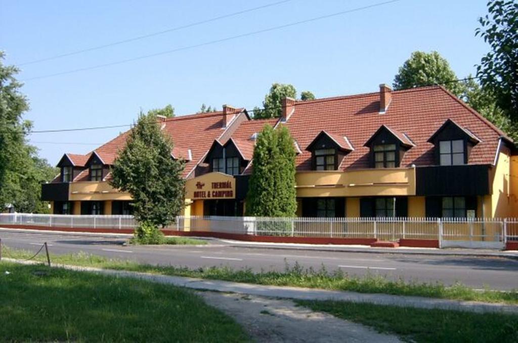 Thermal Apartmanhaz Komárom Zewnętrze zdjęcie